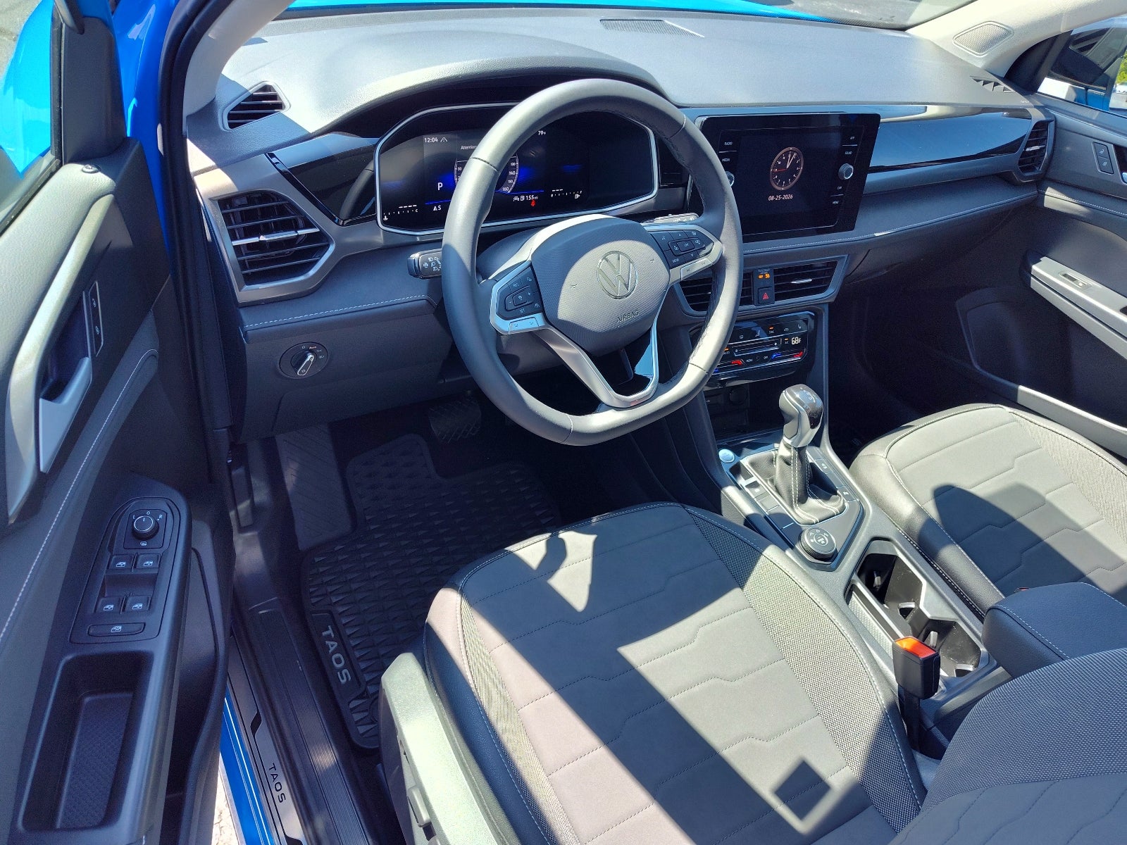 2025 Volkswagen Taos SE Black