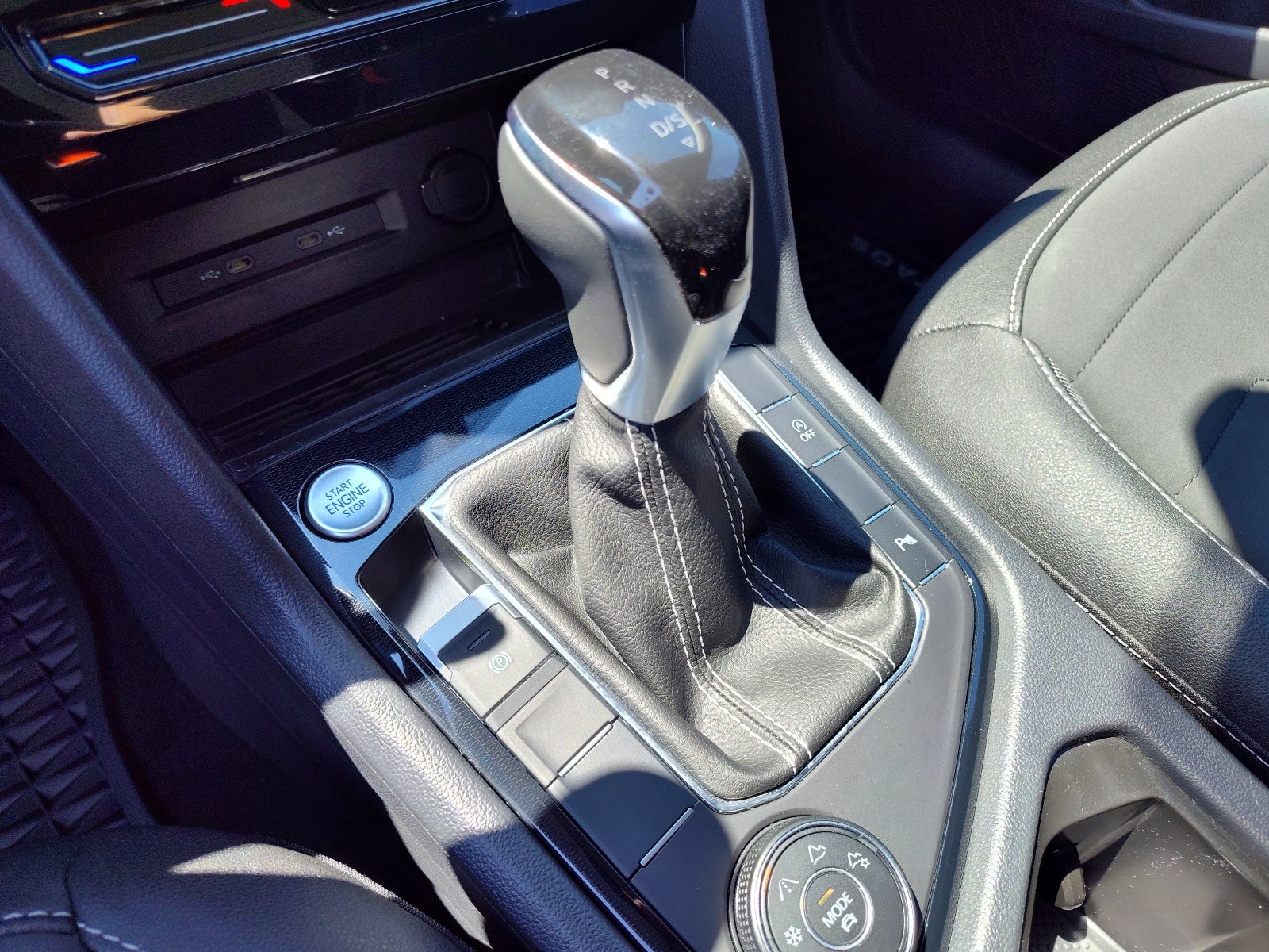 2025 Volkswagen Taos SE Black