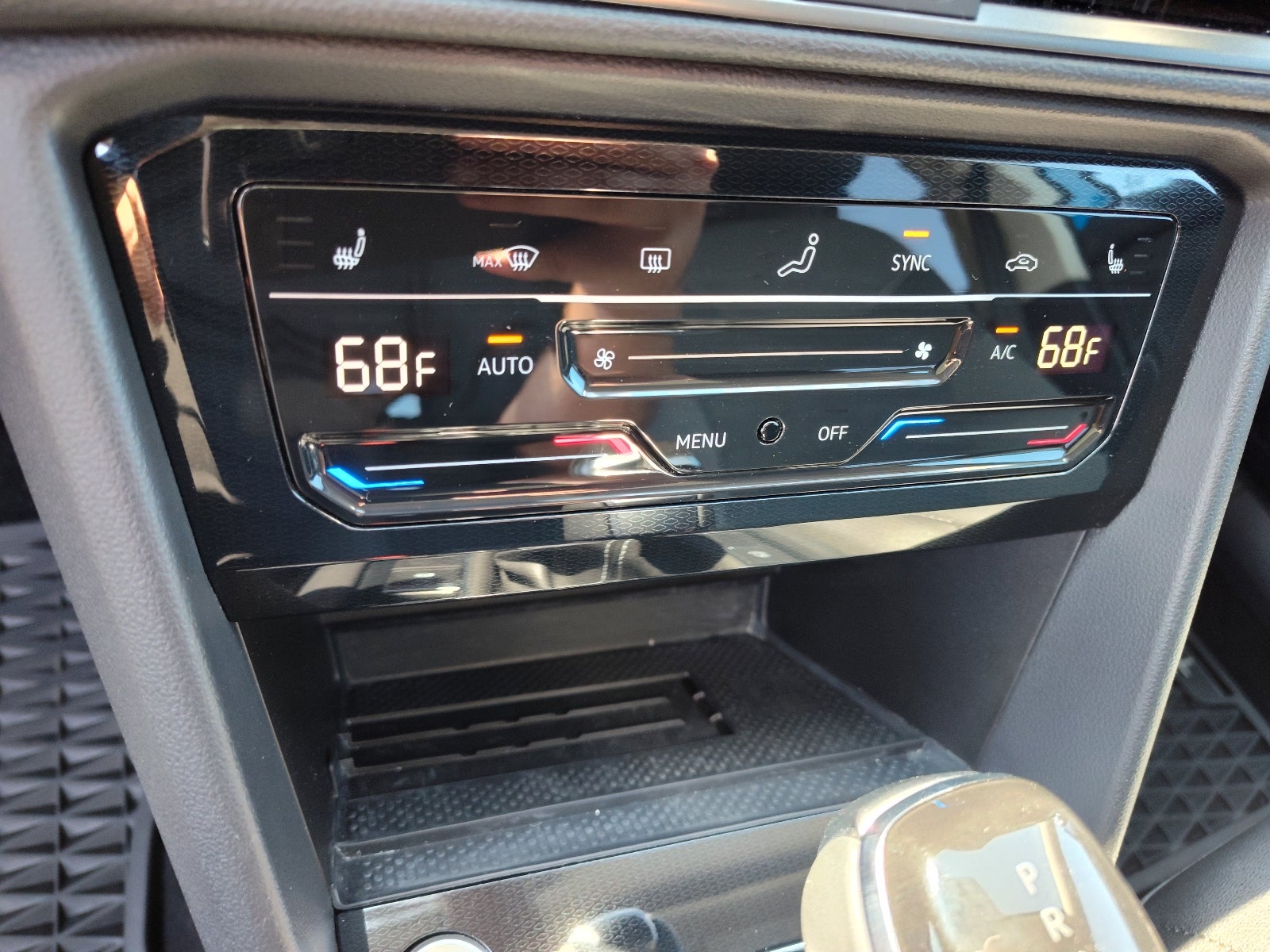 2025 Volkswagen Taos SE Black
