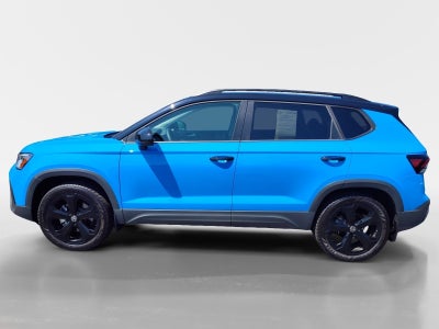 2025 Volkswagen Taos SE Black