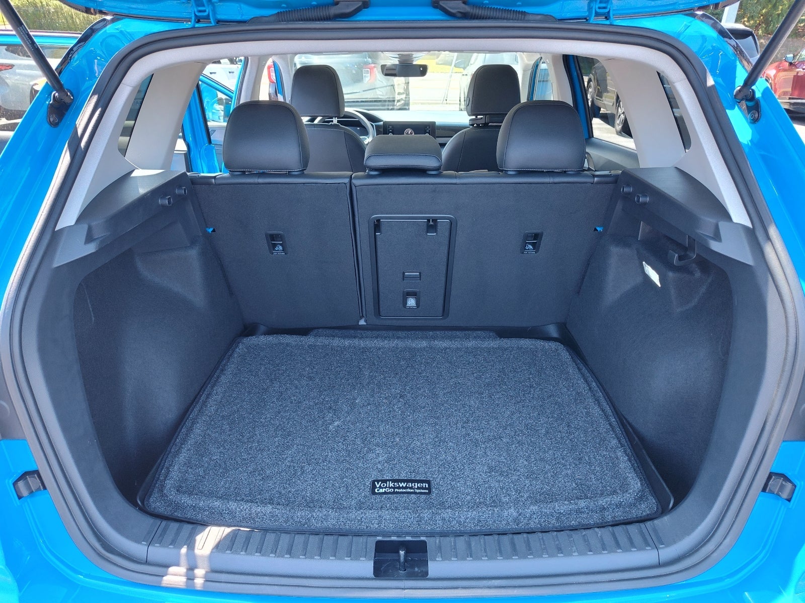 2025 Volkswagen Taos SE Black