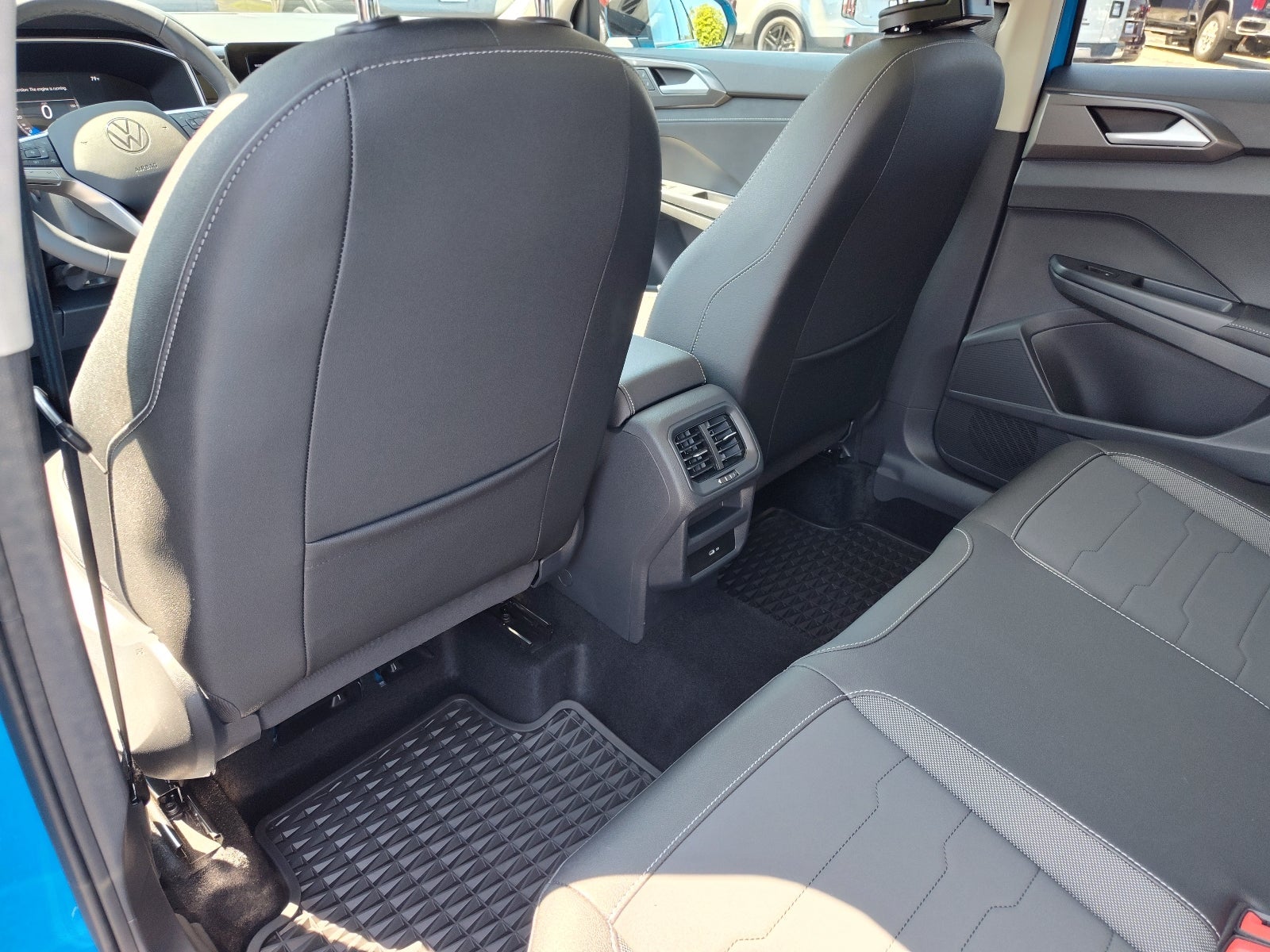 2025 Volkswagen Taos SE Black