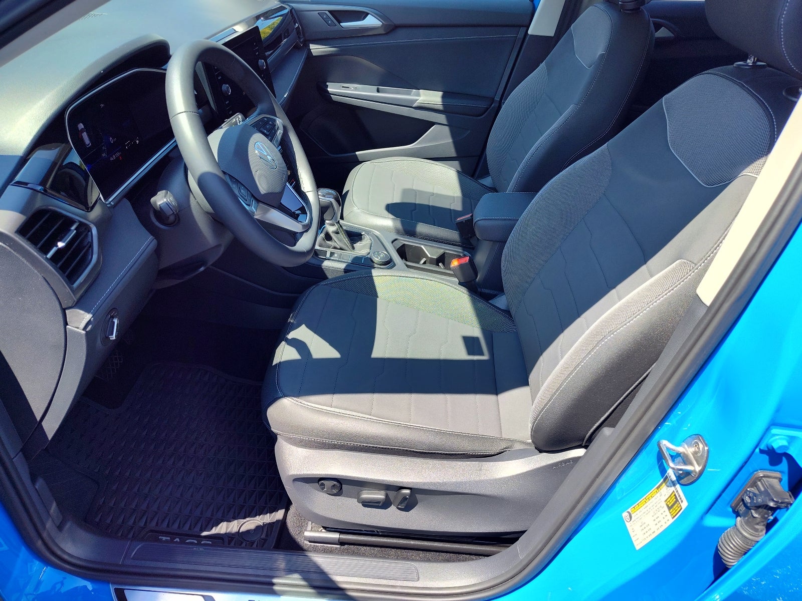 2025 Volkswagen Taos SE Black