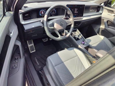 2025 Volkswagen Tiguan SE R-Line Black