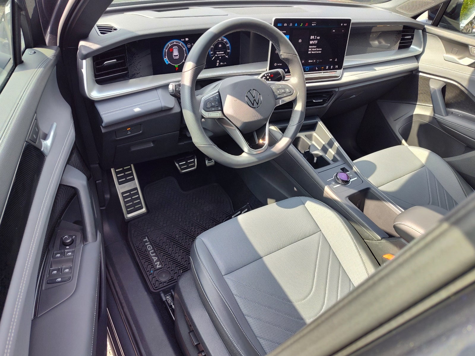 2025 Volkswagen Tiguan SE R-Line Black