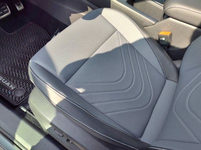 2025 Volkswagen Tiguan SE R-Line Black