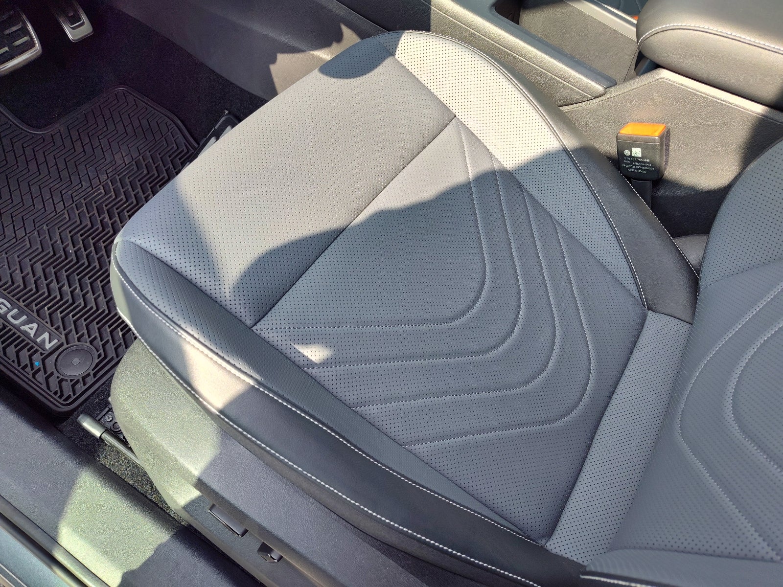 2025 Volkswagen Tiguan SE R-Line Black