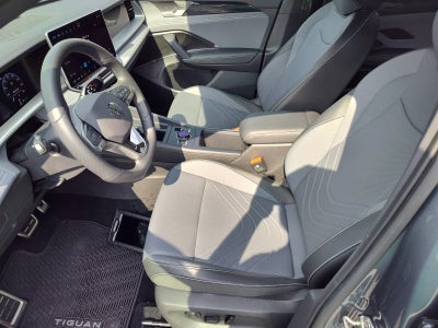 2025 Volkswagen Tiguan SE R-Line Black